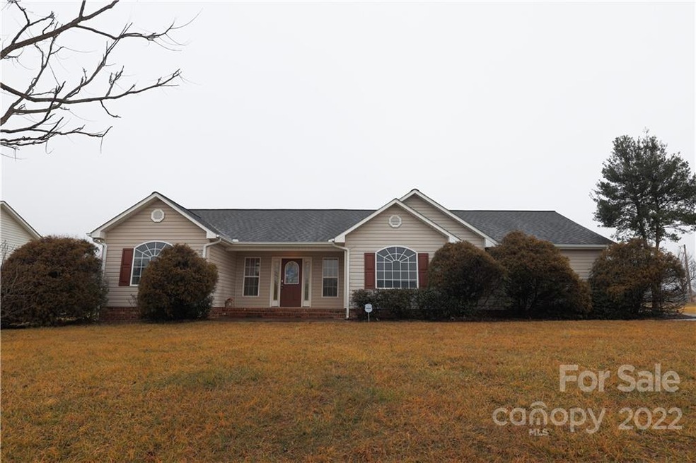 104 W Edinburgh Ct, Statesville, NC 28625 - photo 1