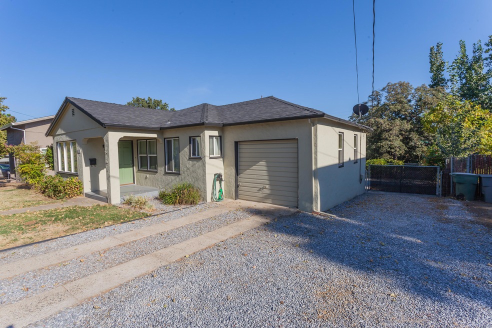 Front w/RV parking