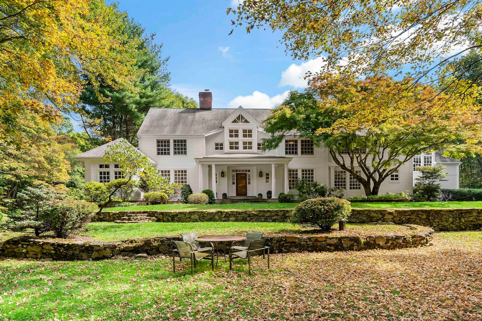 66 Gate Stone Ln, Fairfield, CT 06824 - photo 1