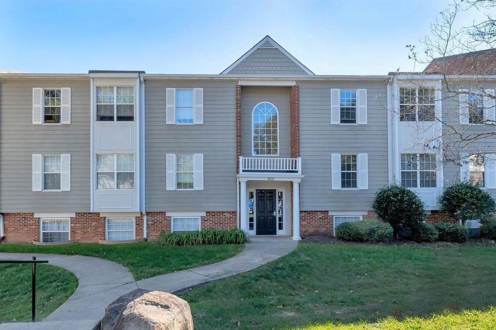 1219 Villa Ln unit D, Charlottesville, VA 22903 - photo 1