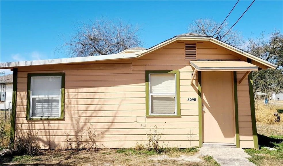 309 E Hackberry St unit B, Mathis, TX 78368 - photo 1