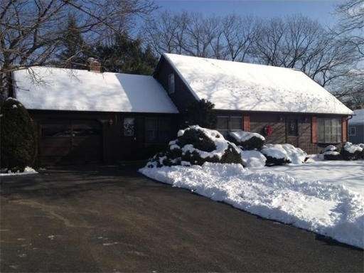 10 Robin Ln, Feeding Hills, MA 01030 - photo 1