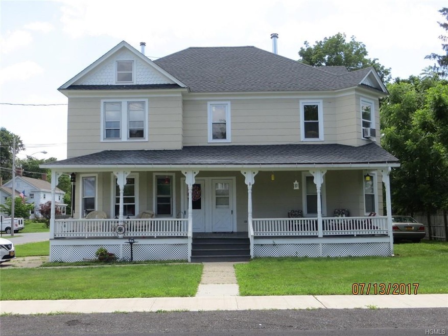 112 New St unit 3 upstairs, Pine Bush, NY 12566 - photo 1