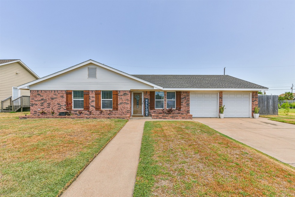 7918 Pruitt Dr, Galveston, TX 77554 - photo 1