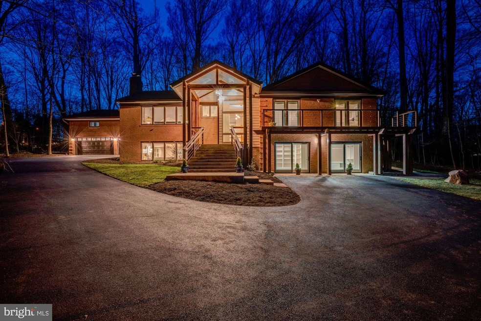 9008 Hamilton Dr, Fairfax, VA 22031 - photo 1