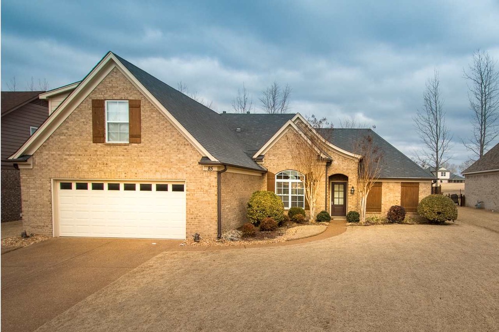 Perfection, Nothing left to do to this lovely, warm and Q-tip clean home, just move in!