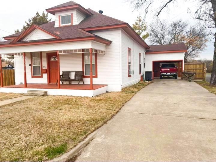 714 W Wardville St, Cleburne, TX 76033 - photo 1