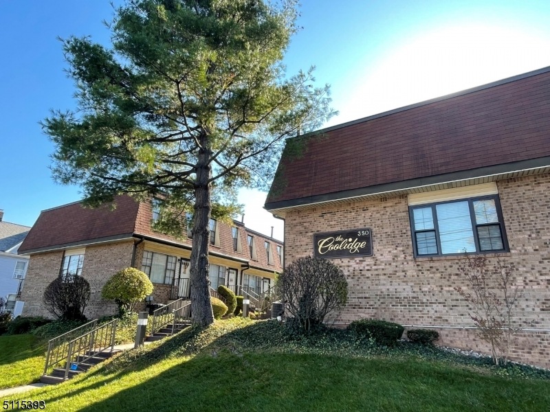 350 E Westfield Ave unit B13, Roselle Park, NJ 07204 - photo 1