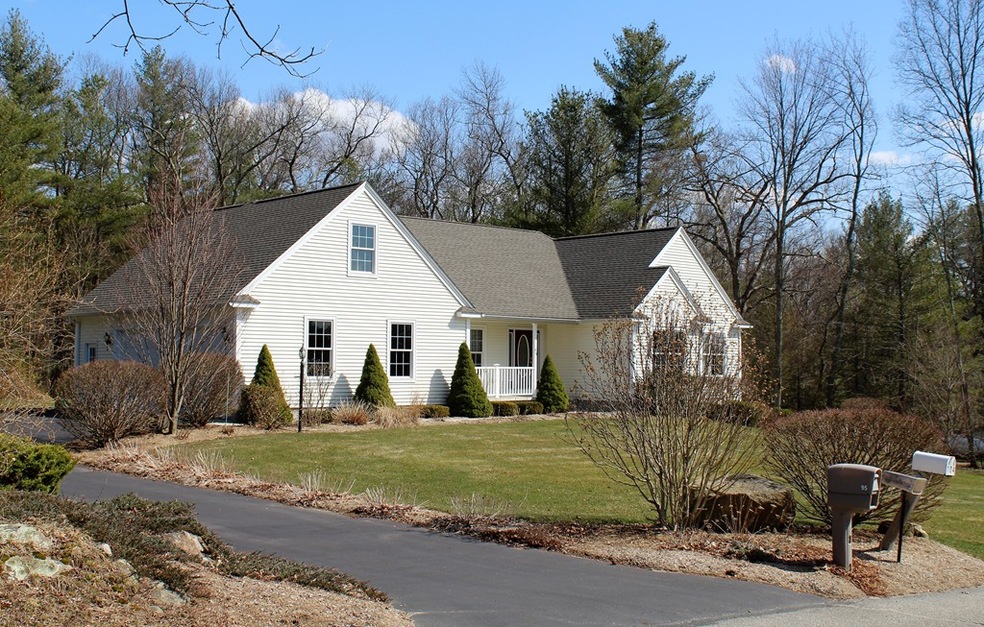 95 Mason St, Palmer, MA 01069 - photo 1