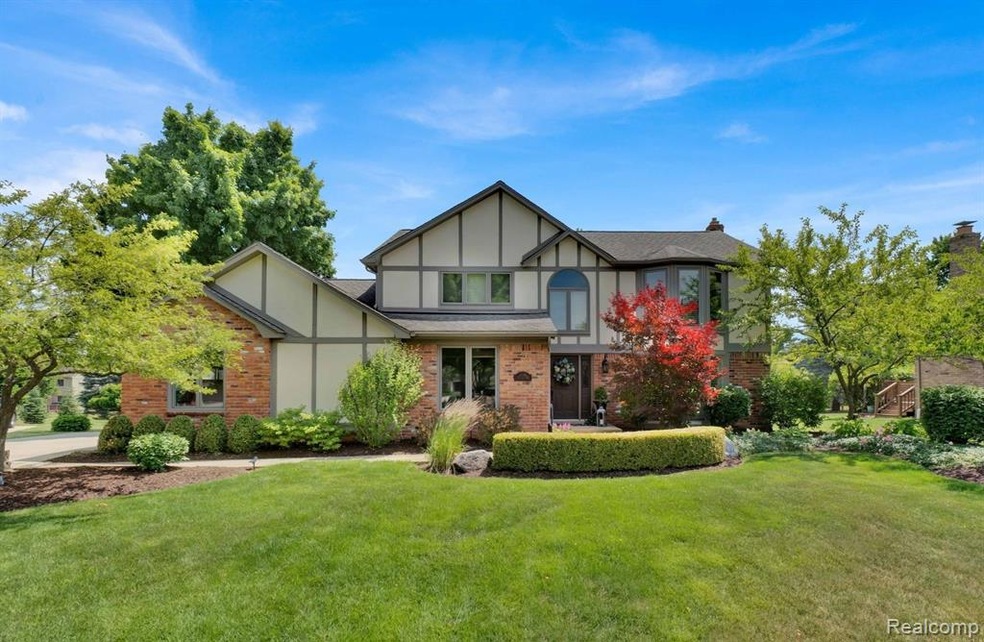 1342 Sherborn Ct, Rochester Hills, MI 48306 - photo 1