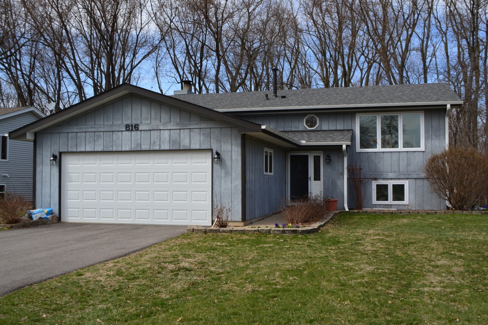 816 N Shore Dr., Crystal Lake, IL