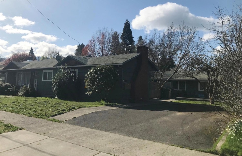 315 SE K St, Grants Pass, OR 97526 - photo 1