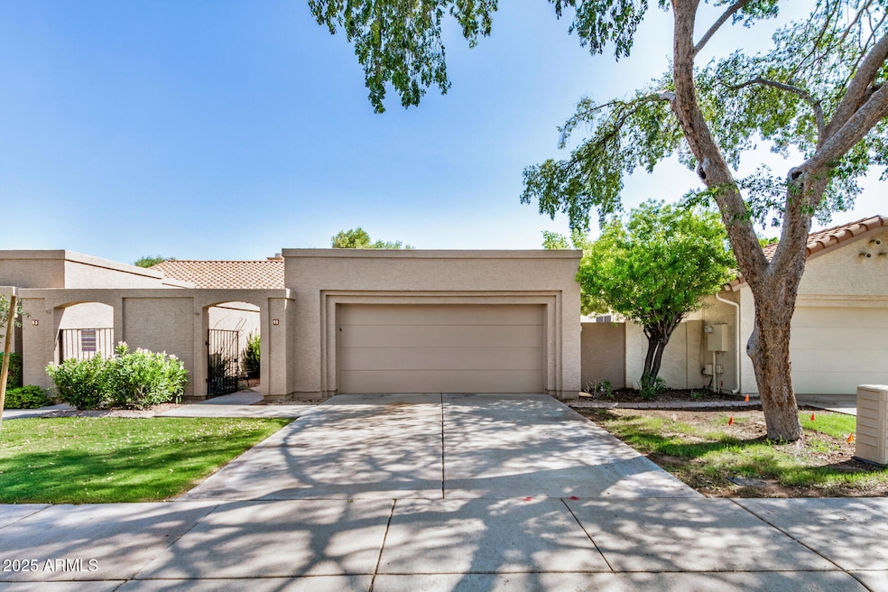 91 W Calle de Arcos, Tempe, AZ 85284 - photo 1