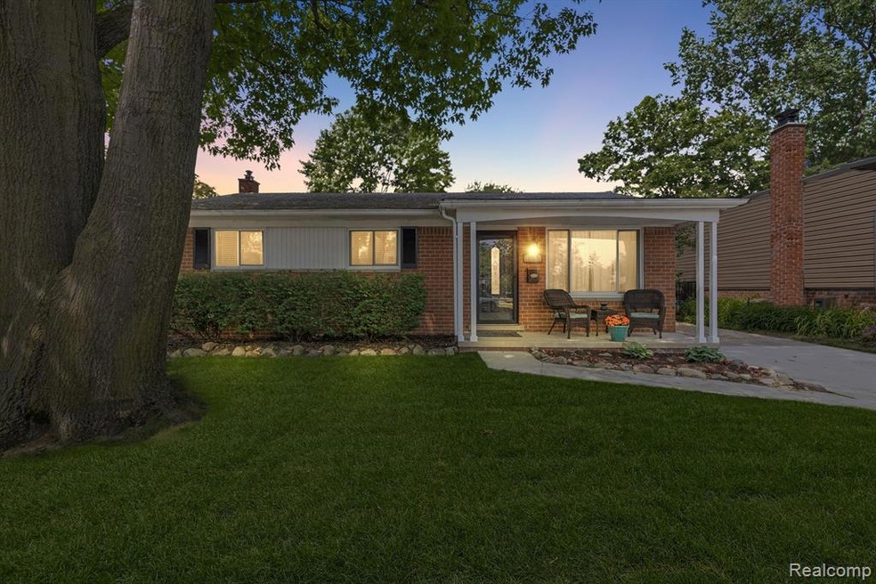 1055 Langley Blvd, Clawson, MI 48017 - photo 1