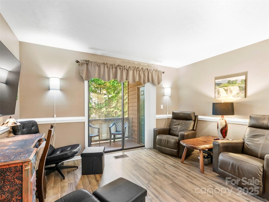 531 Courtwood Ln unit 2, Hendersonville, NC 28739 - photo 1