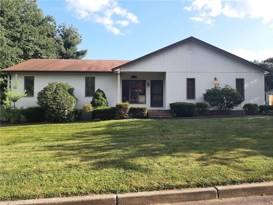 135 Pinewood Dr, West Warwick, RI 02893 - photo 1