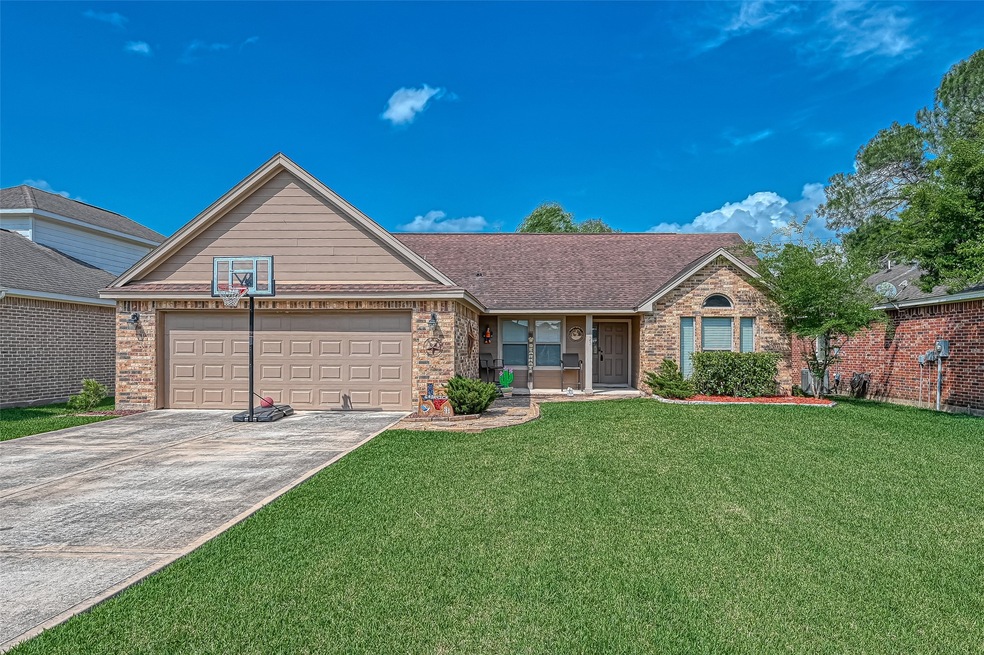 9323 Anna St, Needville, TX 77461 - photo 1