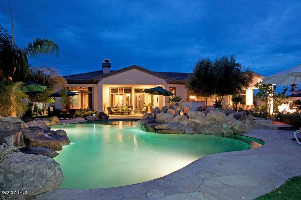 Night-Pool-Patio