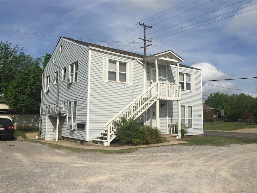 113 W Independence St, Shawnee, OK 74804 - photo 1