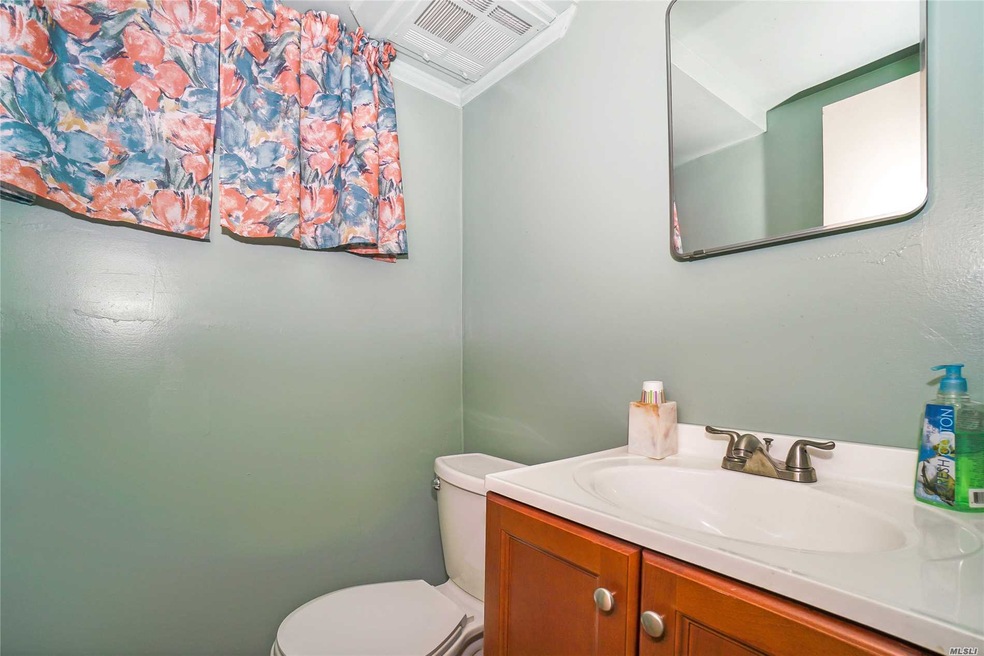 122 Carnation Ave, Floral Park, NY 11001 - photo 1