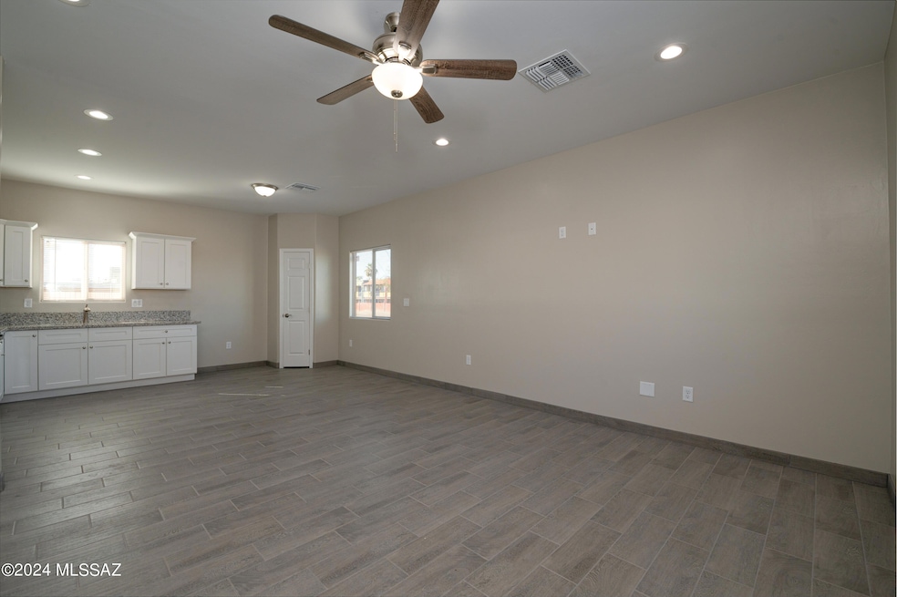 Kitchen/Dining Area
