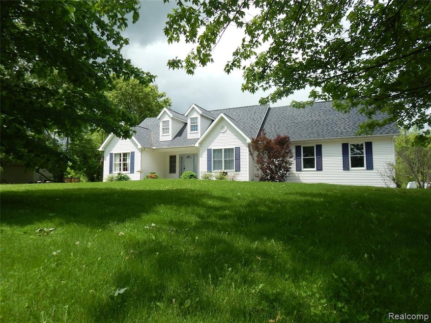 8310 Beecher Rd, Flushing, MI 48433 - photo 1