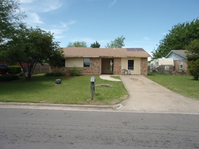 204 Deer Dr, Cache, OK 73527 - photo 1