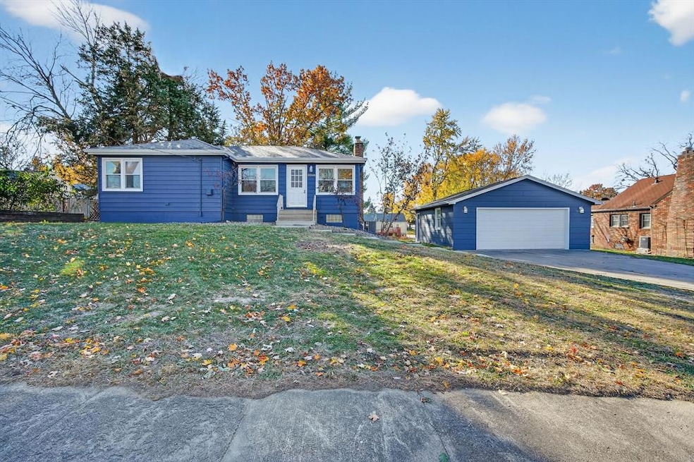 3265 E Washington Ave, Des Moines, IA 50317 - photo 1