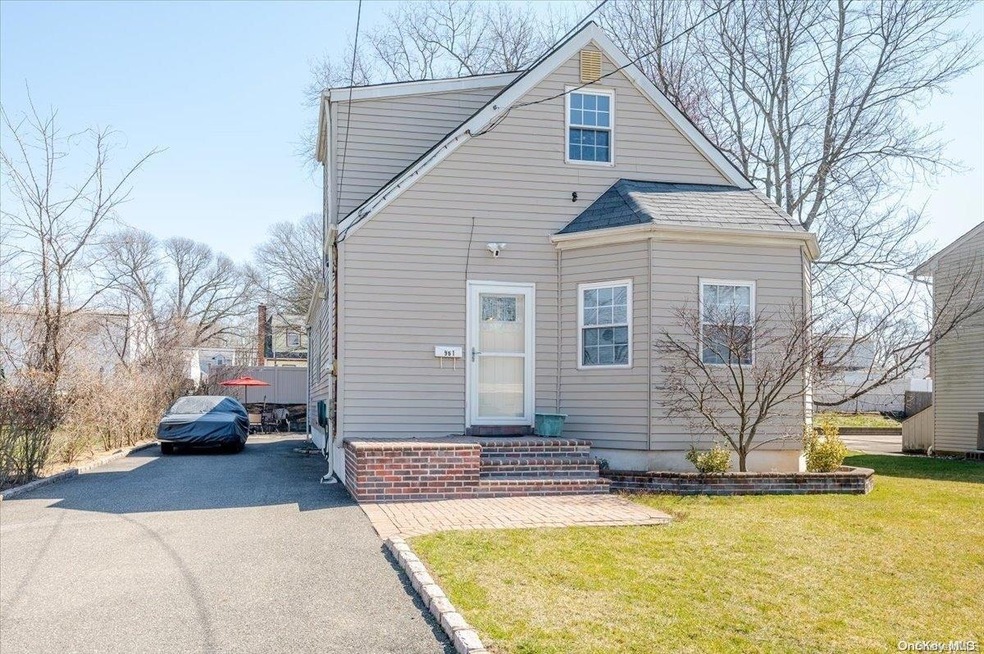 961 Derrick Adkins Ln, West Hempstead, NY 11552 - photo 1