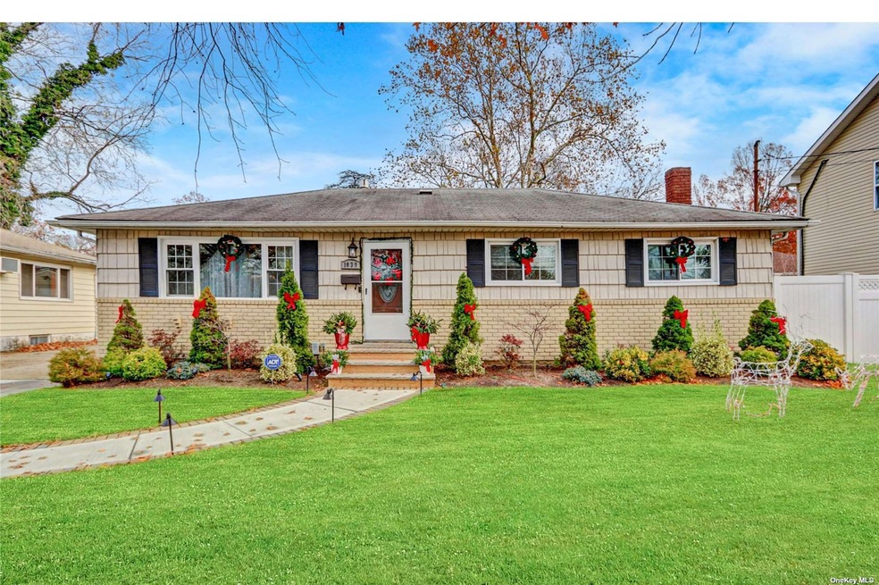 1039 Owasco Rd, West Hempstead, NY 11552 - photo 1