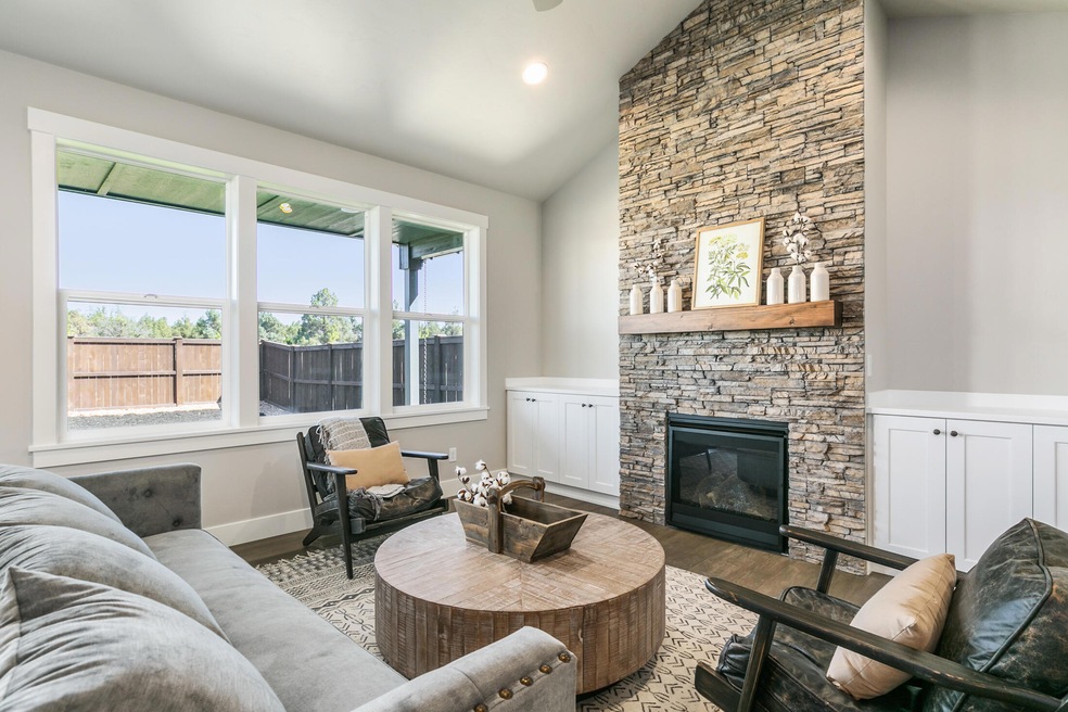 3996 SW Coyote Ave, Redmond, OR 97756 - photo 1