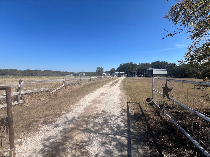 6604 Aransas Ct, Lipan, TX 76462 - photo 1