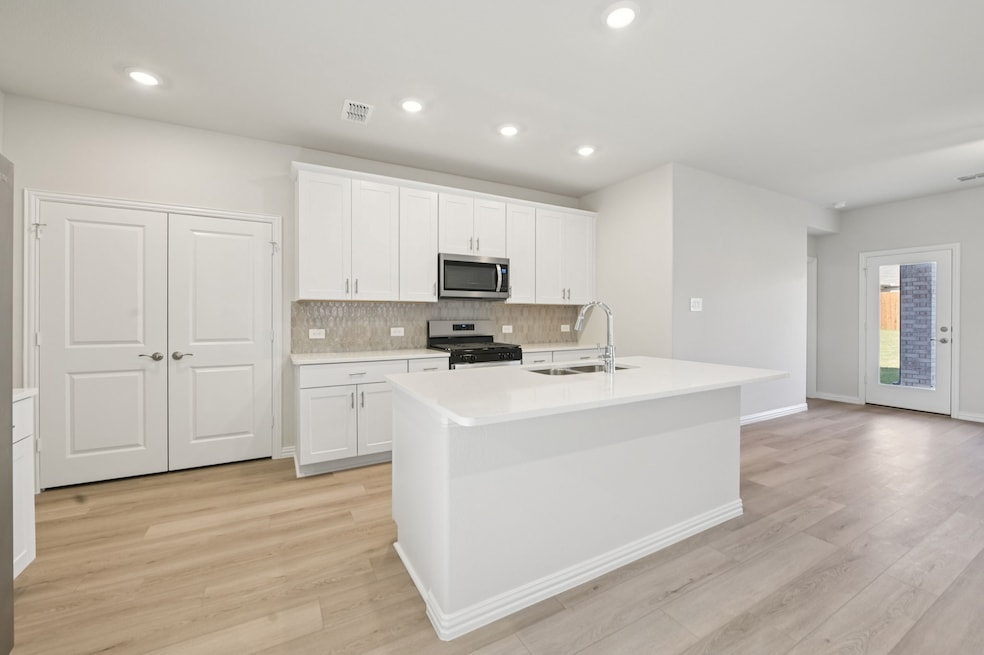 706 Leavenworth Dr, McKinney, TX 75071 - photo 1