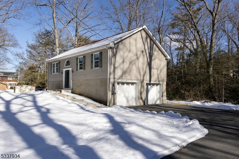 6 Doe Run, Hewitt, NJ 07421 - photo 1