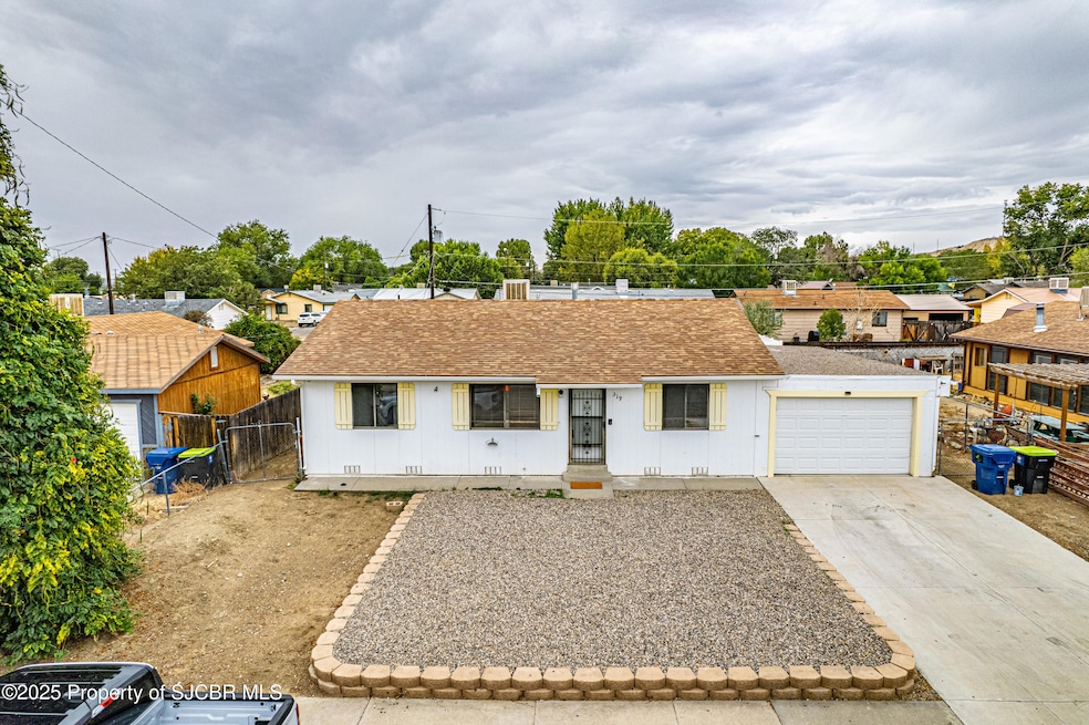 319 N Moore St, Bloomfield, NM 87413 - photo 1