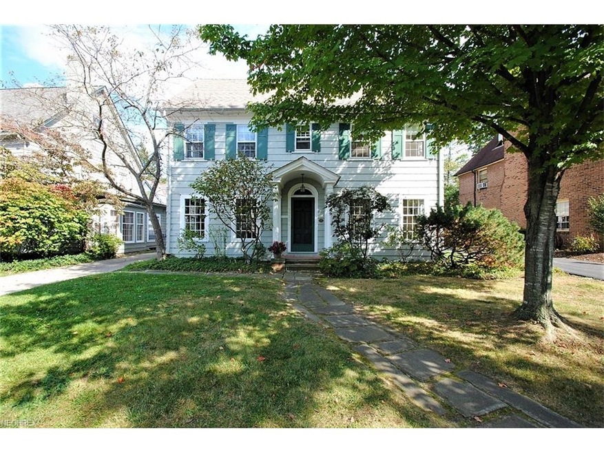 Charming Nantucket style home with 4 bedrooms on 2
