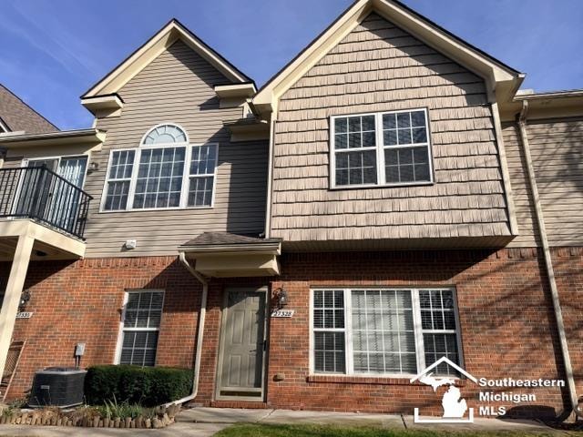 27328 Hidden Oaks Dr unit 24, Trenton, MI 48183 - photo 1