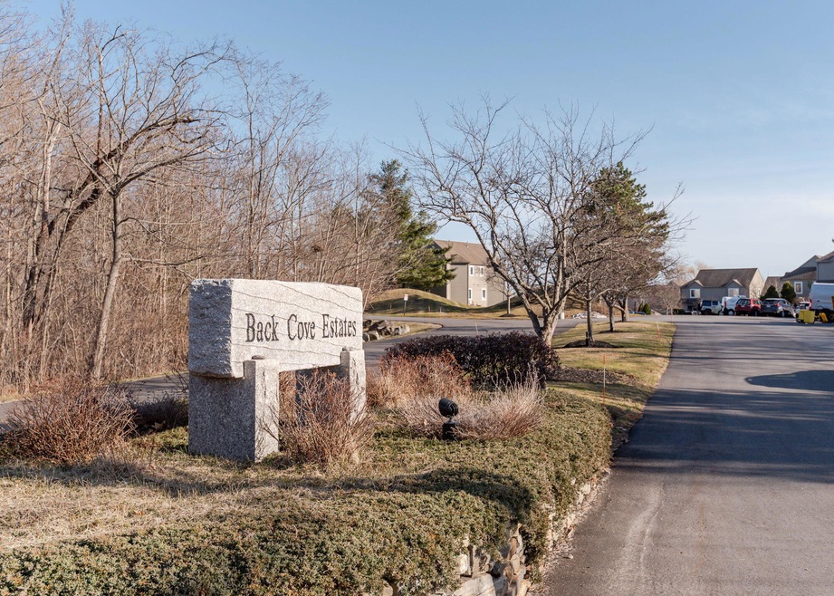 9BackCoveEstates-Portland-27