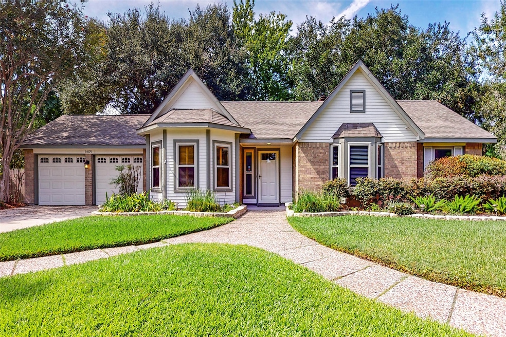 1405 Edinburgh Dr, Friendswood, TX 77546 - photo 1