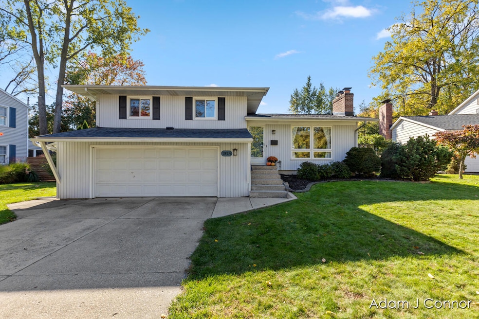 1924 8th St NW, Grand Rapids, MI 49504 - photo 1