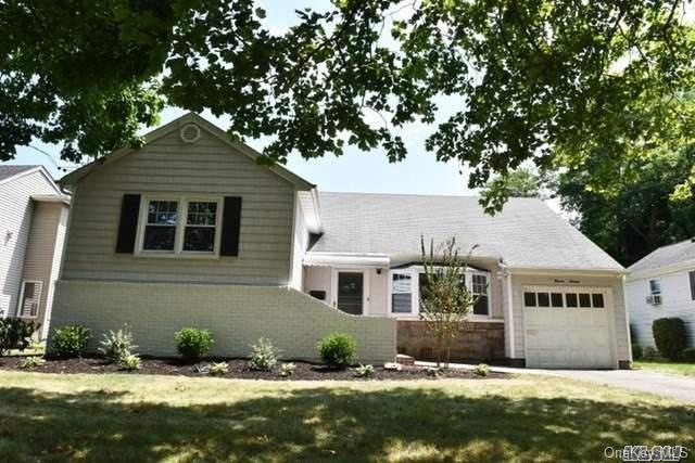 1116 Melissa Ln, North Bellmore, NY 11710 - photo 1