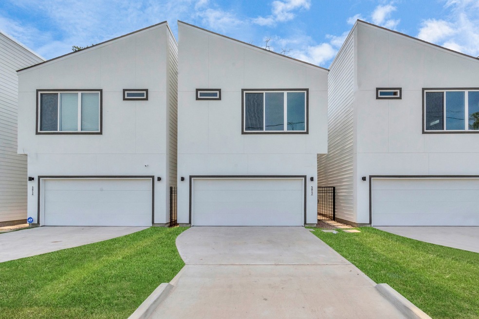 5812 Burt St, Houston, TX 77091 - photo 1