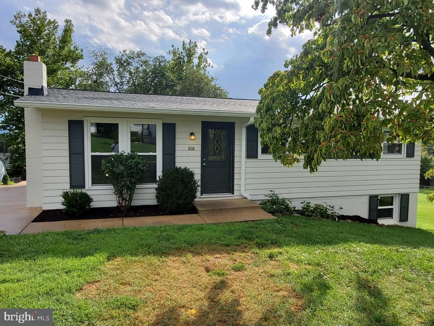808 W 15th St, Front Royal, VA 22630 - photo 1