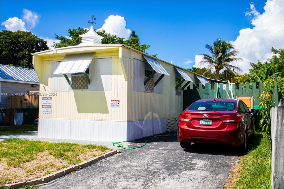 13161 SW 9th St unit 13161, Davie, FL 33325 - photo 1