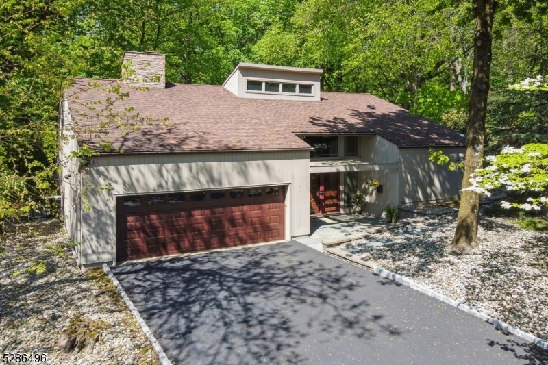 Sold $1,027,000 • Co-Listing Agent