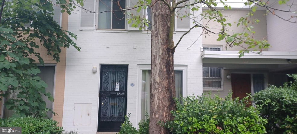 739 3rd St SW unit 406, Washington, DC 20024 - photo 1