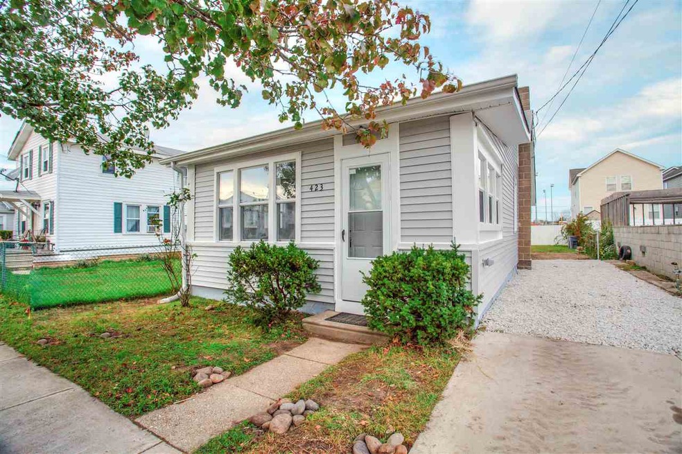 423 W Roberts Ave, Wildwood, NJ 08260 - photo 1