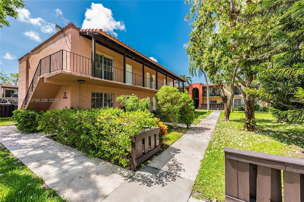 10784 N Kendall Dr unit D2, Miami, FL 33176 - photo 1