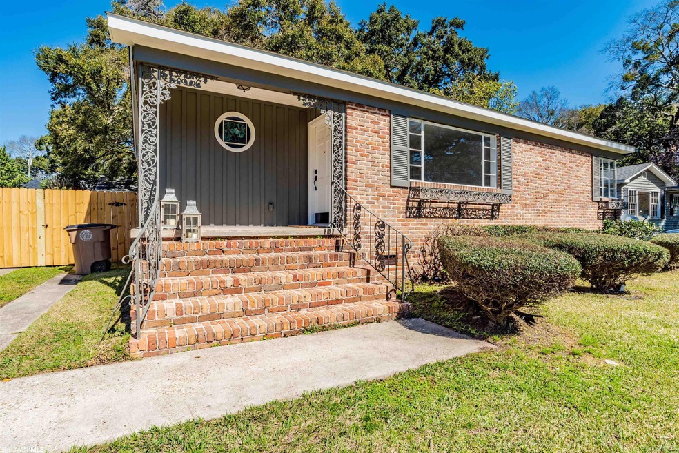 2504 Oak View Dr, Mobile, AL 36606 - photo 1