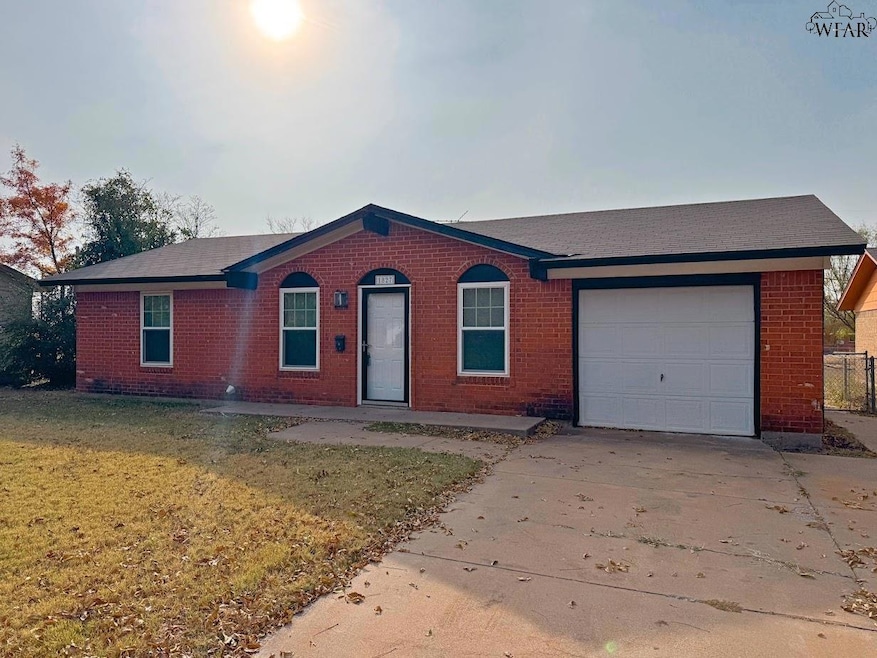 1827 Eden Ln, Wichita Falls, TX 76306 - photo 1